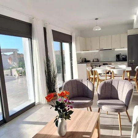 Pearl Beachfront Gennadi