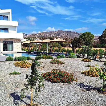 Villa Pearl Beachfront Gennadi