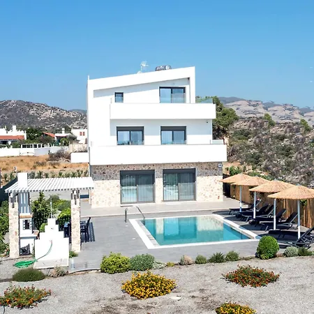 Pearl Beachfront Villa Gennadi